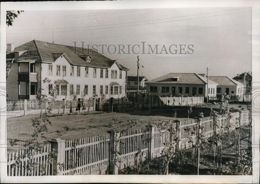 1951 Press Photo Typical street in settlement for Volga Dam Workers - Historic Images