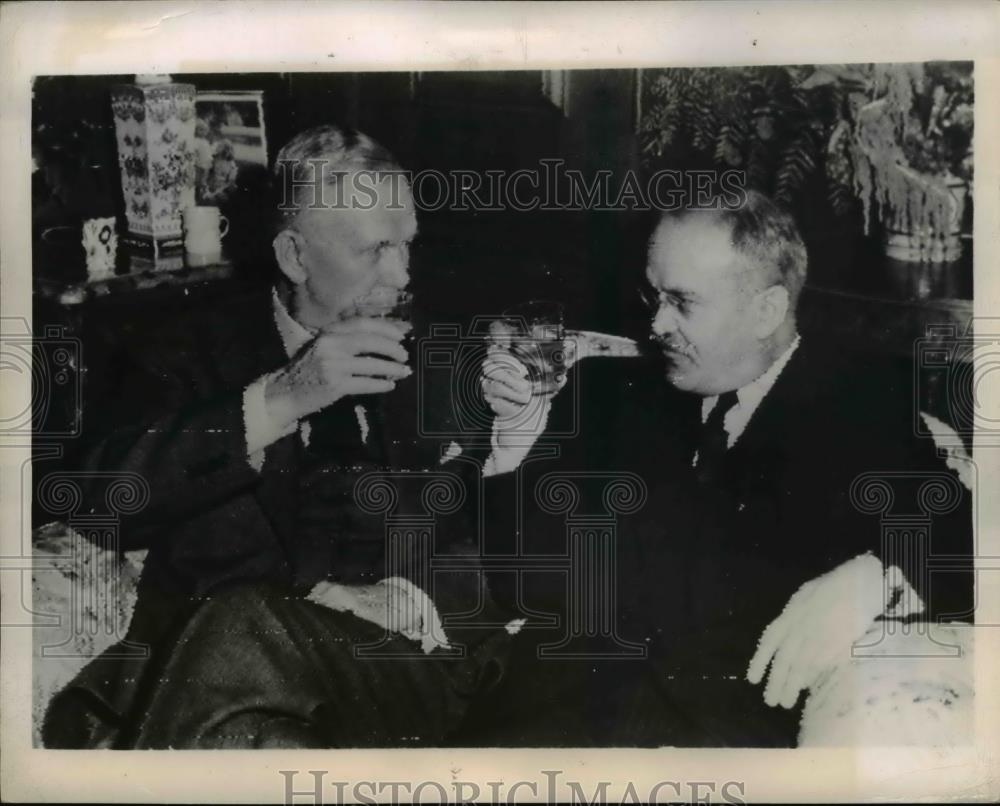 1947 Press Photo Secretary of State George Marshall &amp; Commissar Molotov Toast - Historic Images