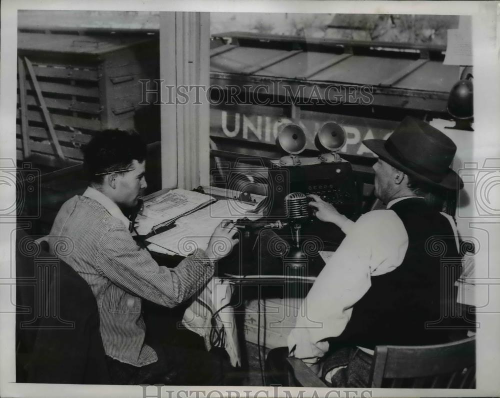 1947 Press Photo Pocatello Idaho intercommunication system to switchman in yard - Historic Images