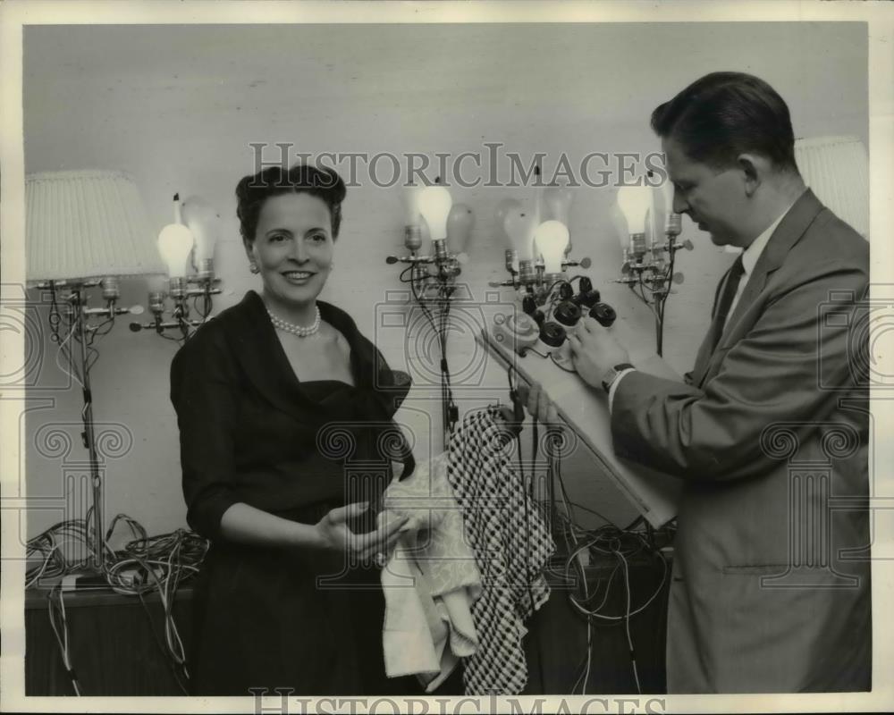 1955 Press Photo of Melanie Kahane and Arthur Wagner of Westinghouse Lighting - Historic Images