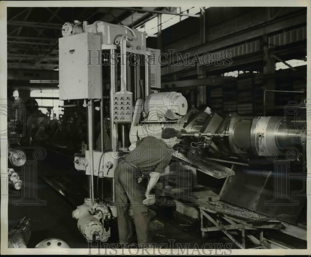 1952 Press Photo The deep hole drill machine by Copper Bessemer Corporation - Historic Images