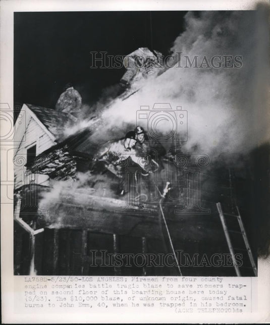 1950 Press Photo Firemen Battle Blaze at Boarding House in Los Angeles - Historic Images