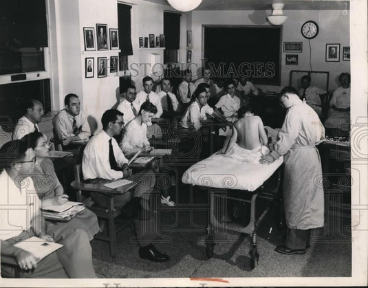 1949 Press Photo Physicians at Polio Treatment Course at City Hospital - Historic Images