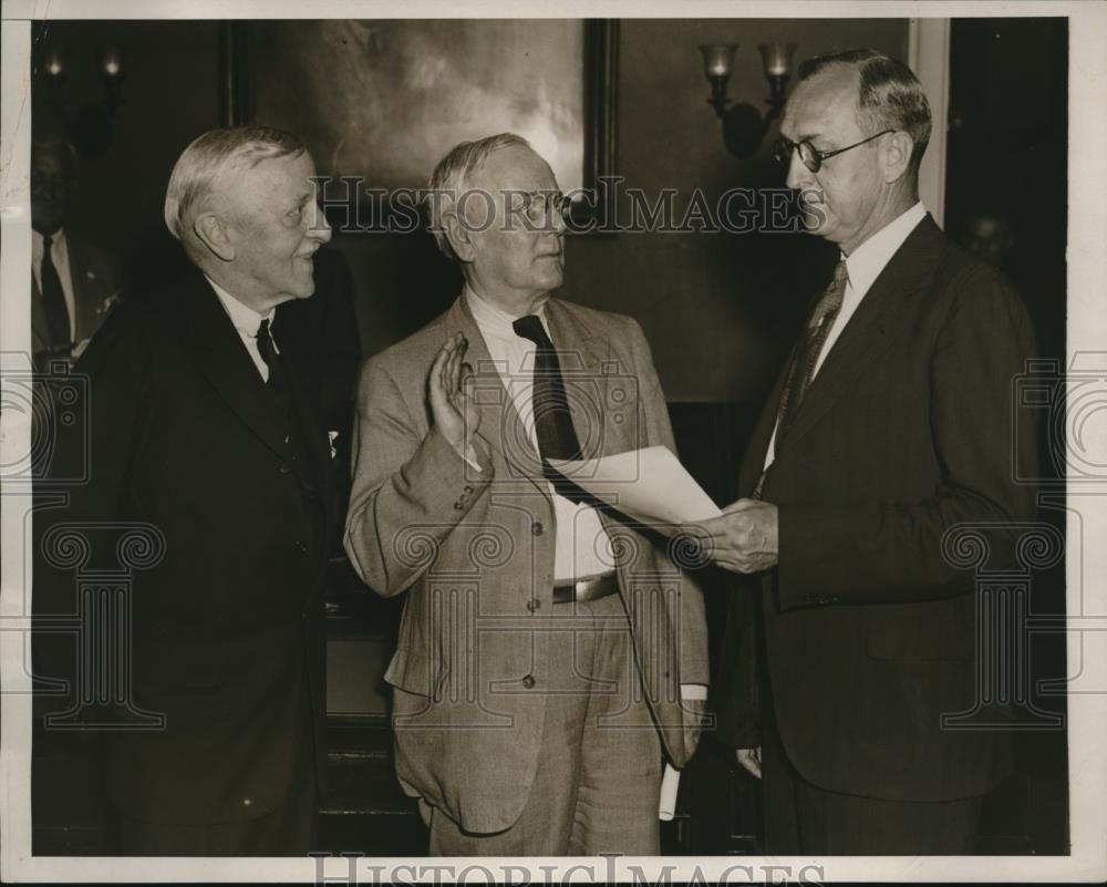 1933 Press Photo Dr, O.M.S. Sprague sworn in to Washington D.C. - Historic Images