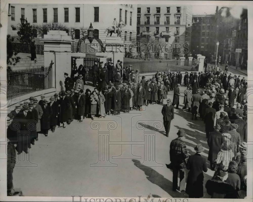 1937 Press Photo The police halting the demonstrators to enter the State House - Historic Images