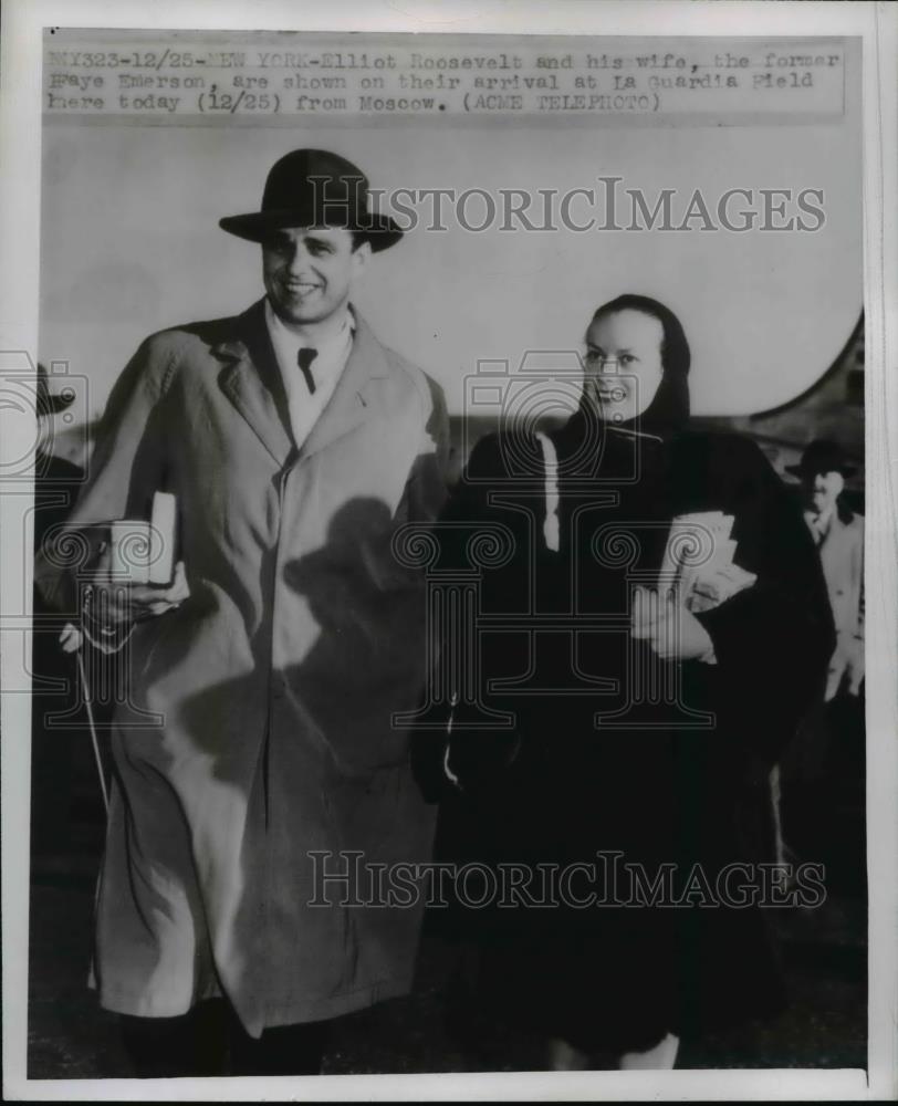 1946 Press Photo Elliott Roosevelt, and wife La Guardia Field New York - Historic Images