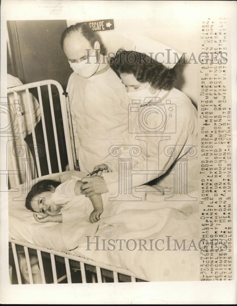 1944 Press Photo Dr. Richard Tood &amp; Nurse w Child Polio Victim, Washington - Historic Images
