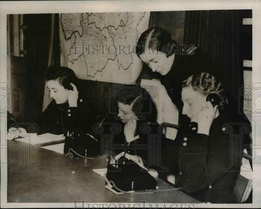 1939 Press Photo London- Auxiliary Fire Service Girls receiving messages . - Historic Images