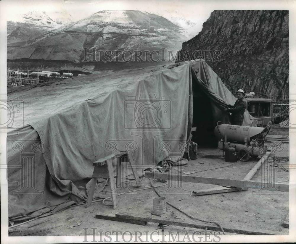 1951 Press Photo Tarpaulin Overcoat on Supplies Used for Brownlee Dam Idaho Powe - Historic Images