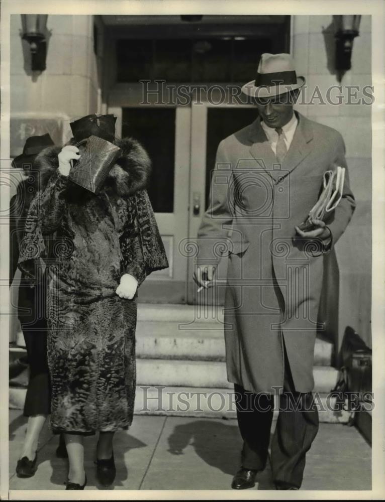 1937 Press Photo Franklin D. Roosevelt, jr. Mrs. Eugene Dupont leaving Hospital - Historic Images