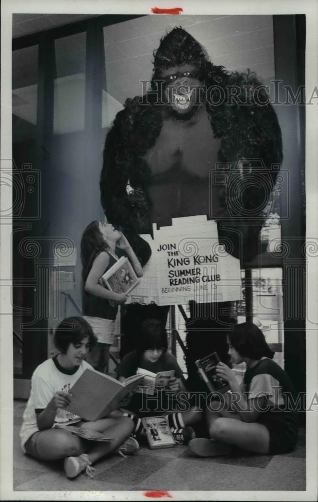 1977 Press Photo Westlakes Porter Library Summer Reading Program Participants - Historic Images