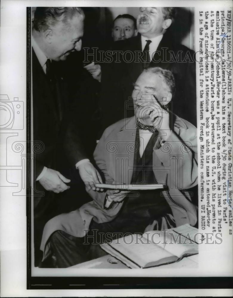 1959 Press Photo Paris US Secy of State Christian Herter smiles - Historic Images