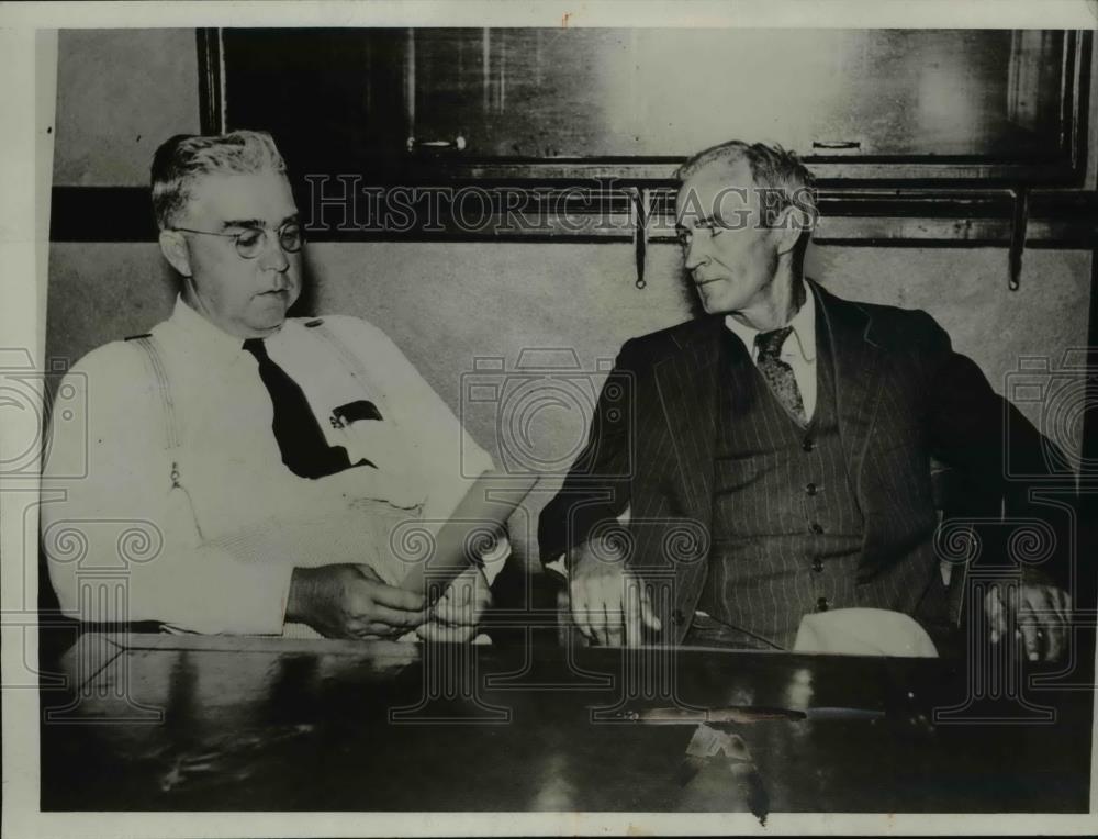 1933 Press Photo Fred Brown,Questioned byH.L.Baugher Suspected of being Edward - Historic Images