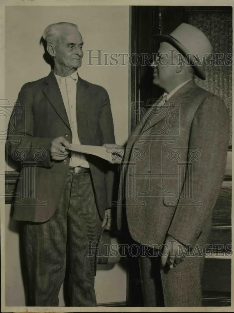 1932 Press Photo William Kirby Robinson Pardoned by President Hoover E G Harman - Historic Images