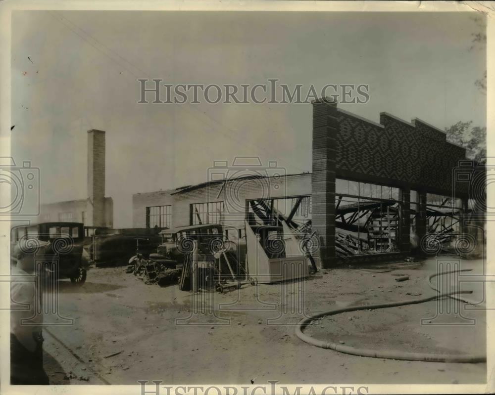 1931 Press Photo of a garage in Battle Creek where three people were killed.. - Historic Images