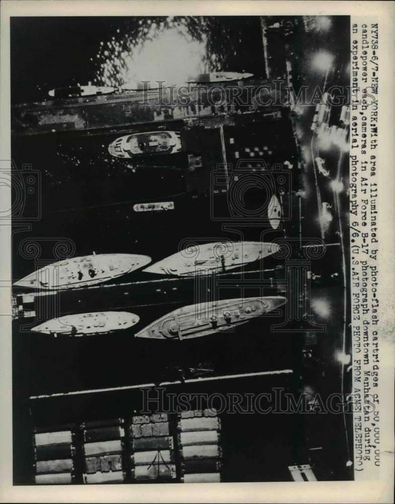 1949 Press Photo Air Force B-17 photograph downtown Manhattan New York - Historic Images