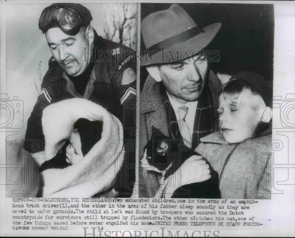 1953 Press Photo Two children saved from the raging flood waters - Historic Images