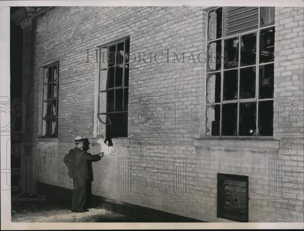 1935 Press Photo Two Police Station Bombed in Milwaukee - Historic Images