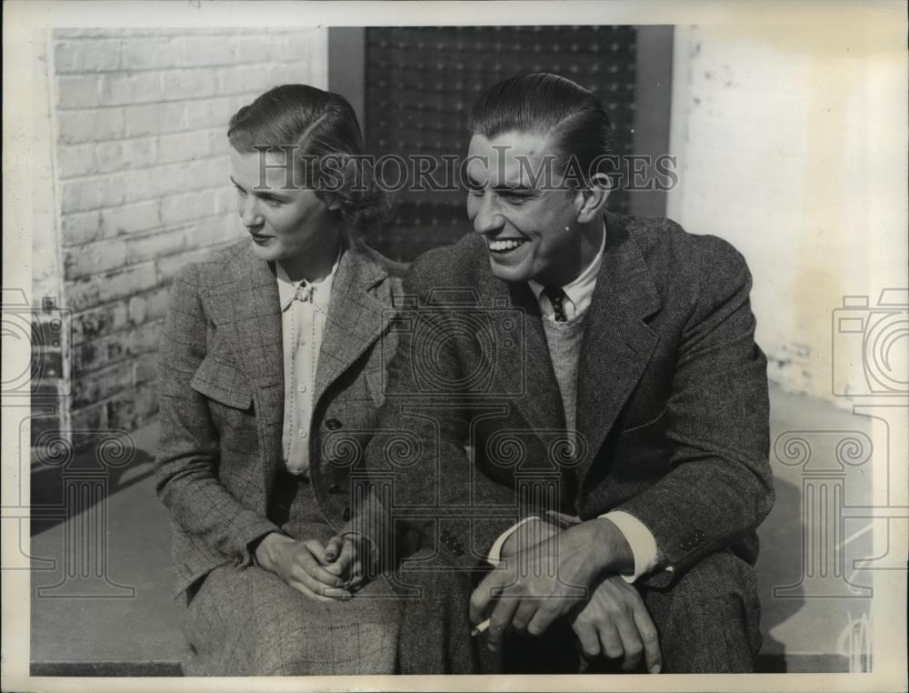 1937 Press Photo Mr. and Mrs. Franklin D. Roosvelt, ,Jr Charlottesville, VA - Historic Images