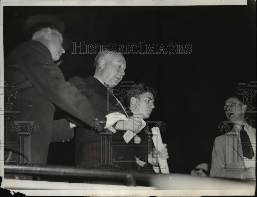 1932 Press Photo Sen Joseph I France of Maryland removed from platform, Chicago - Historic Images