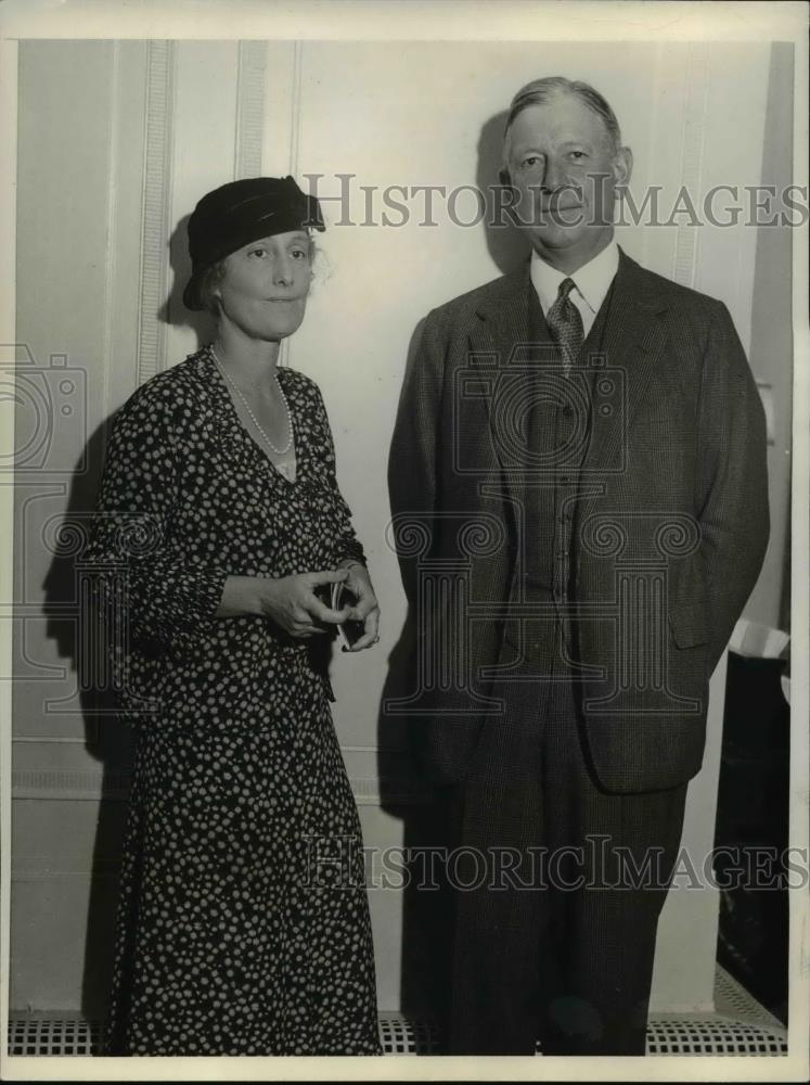 1932 Press Photo Dwight F. Davis aboard S&gt;S.Leviathan, with Mrs. Roosevelt - Historic Images