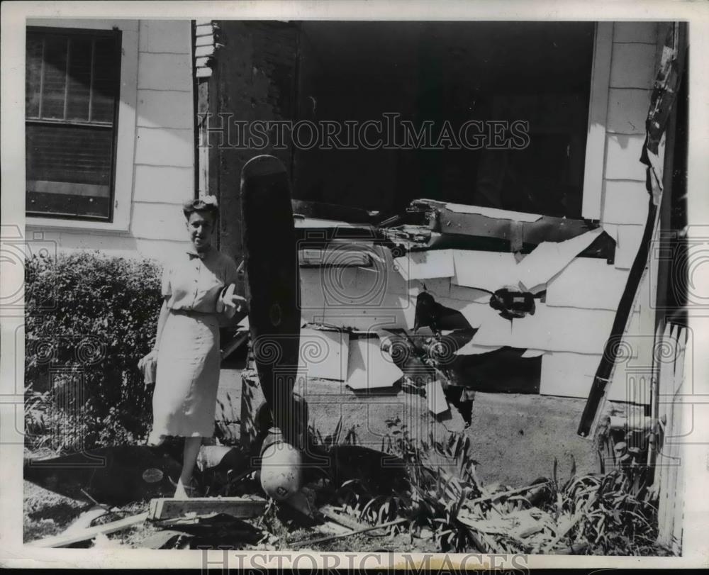 1944 Press Photo A propeller from a four engine liberator bomber which crashed - Historic Images