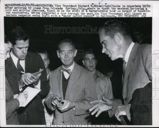 1958 Press Photo Vice Pres. Richard M. Nixon Talks To Reporters - Historic Images