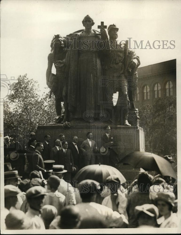 1926 Press Photo Cyrus McCormick Jr & statue of Pere Jacques Marquette ...