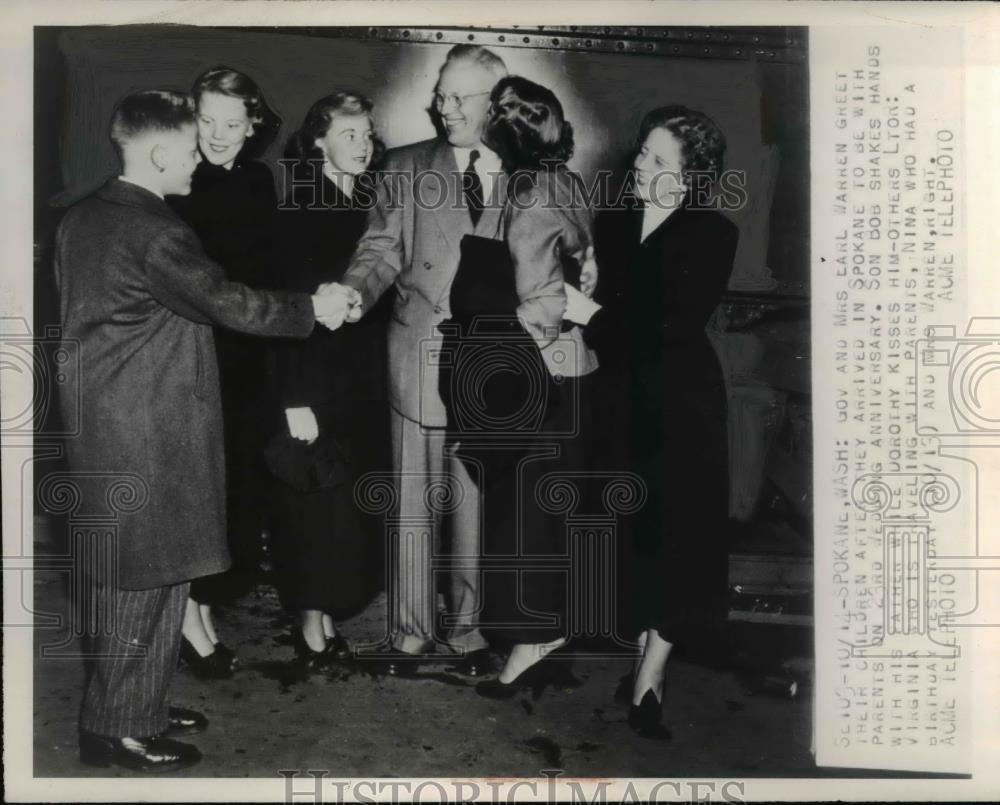 1952 Press Photo of Gov. Earl Warren R-CA greeting his family at his wedding - Historic Images