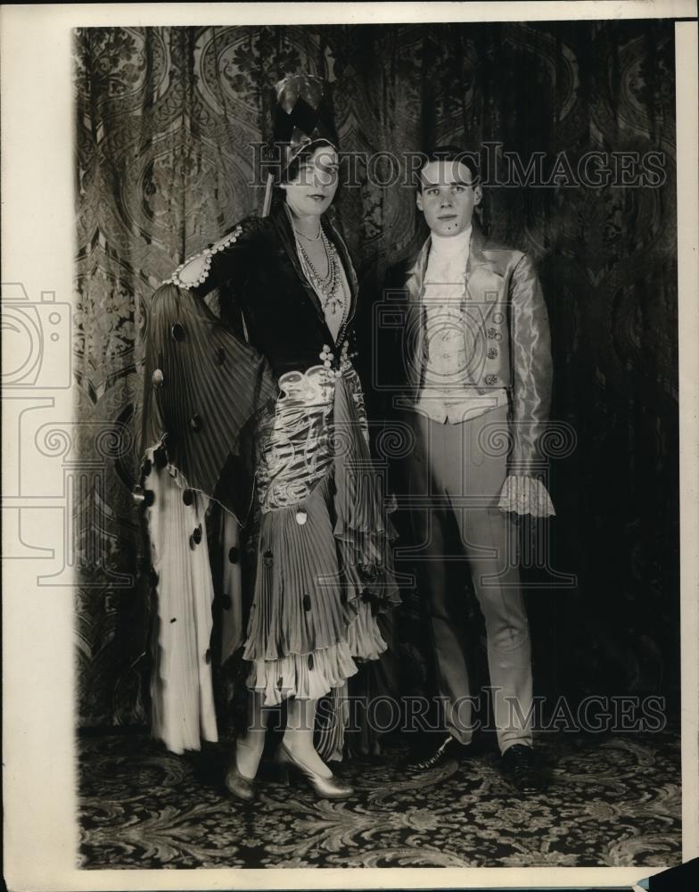 1929 Press Photo June Ross &amp; John Murphy at Beaux Arts Ball NYC - Historic Images