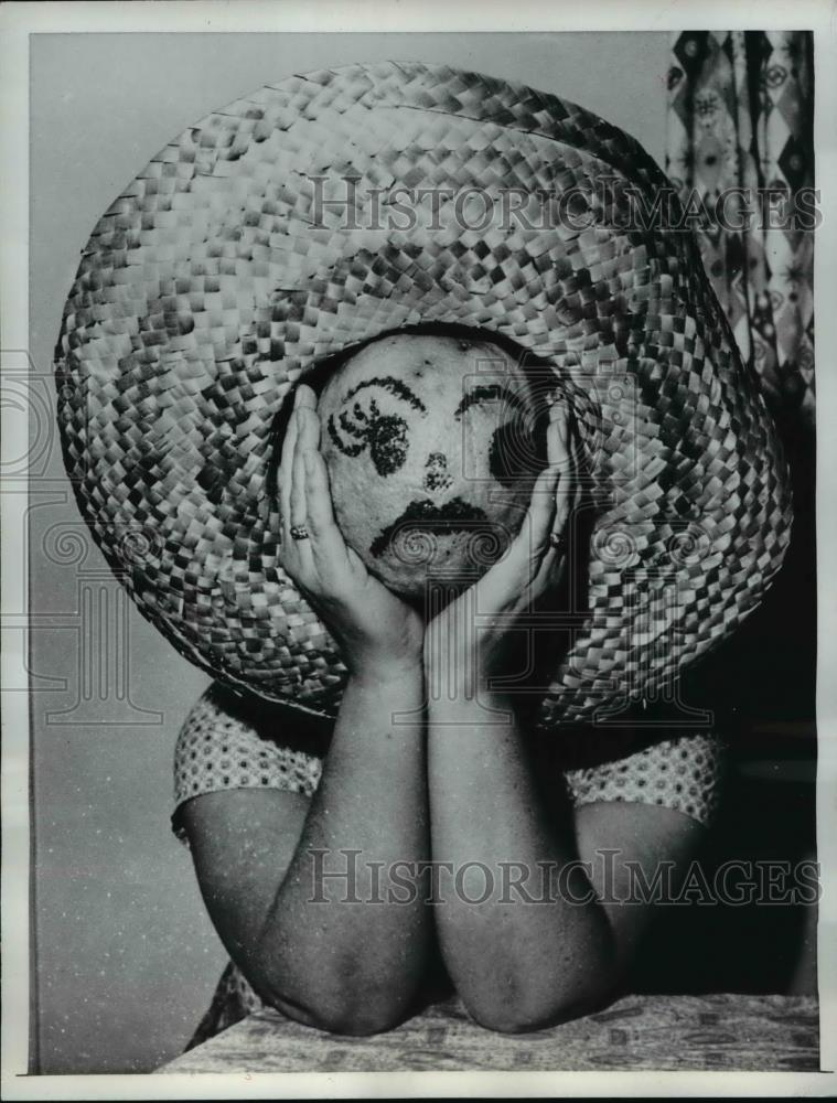 1962 Press Photo Sunnyvale California, Mrsv Steven Mann masquerades - Historic Images