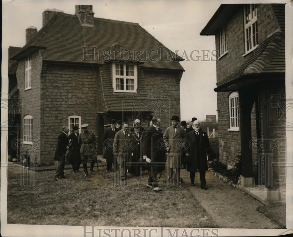 1927 Press Photo Prince of Wales at Disables Warrior Home at Leicester - Historic Images