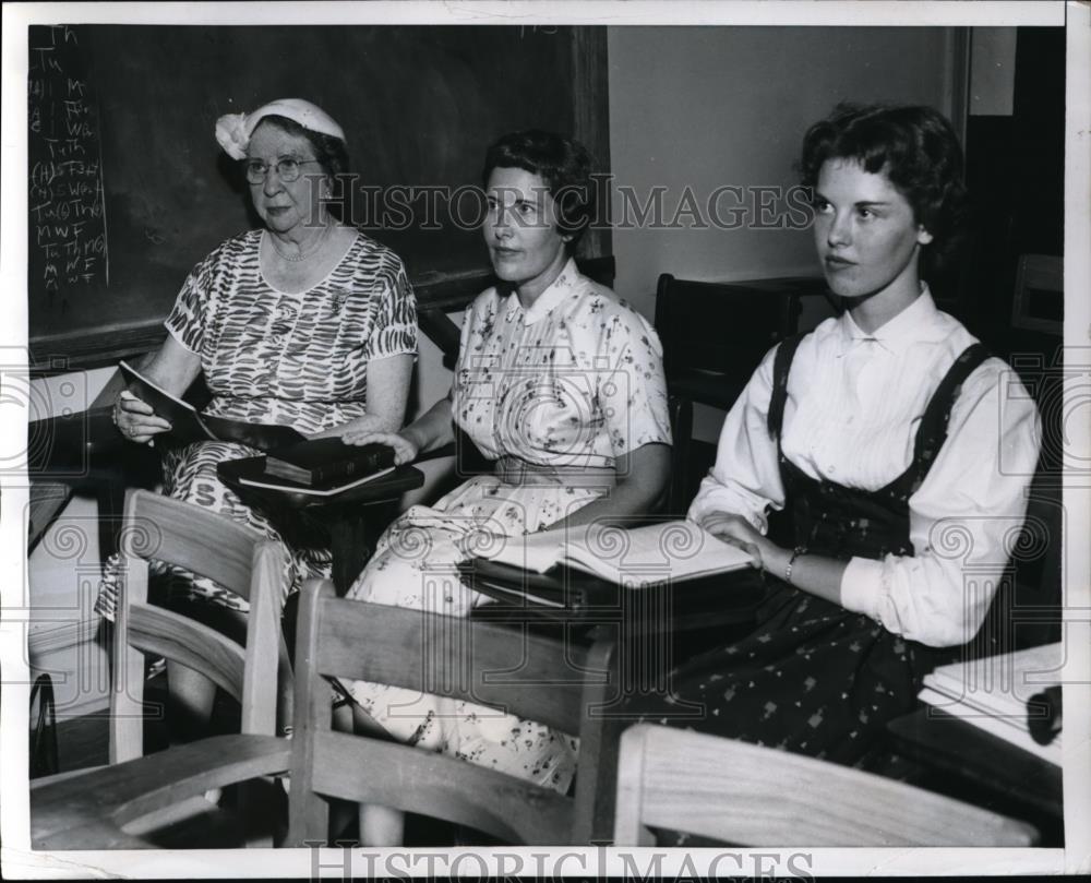 1955 Press Photo Caroline, Byron, and Victoria :Longyear Attend Same School - Historic Images