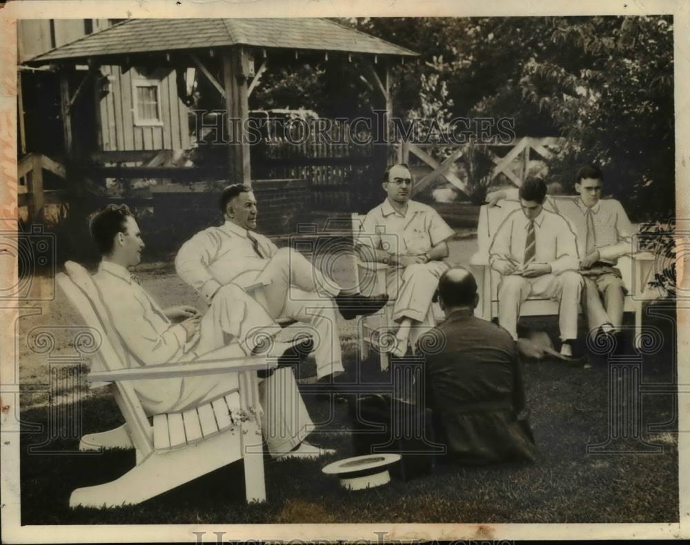 1930 Press Photo of Senator Alden Darkley of Kentucky holding press conference. - Historic Images