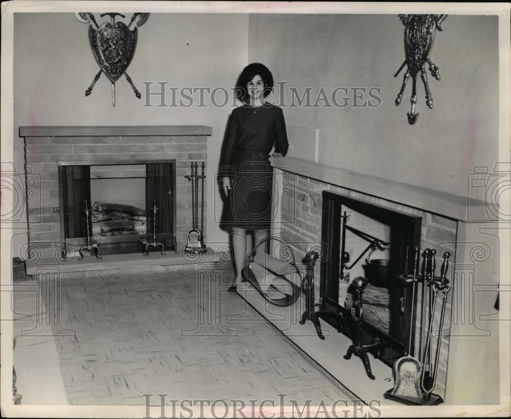 1966 Press Photo of Julie Juskew in front of fireplaces. - Historic Images
