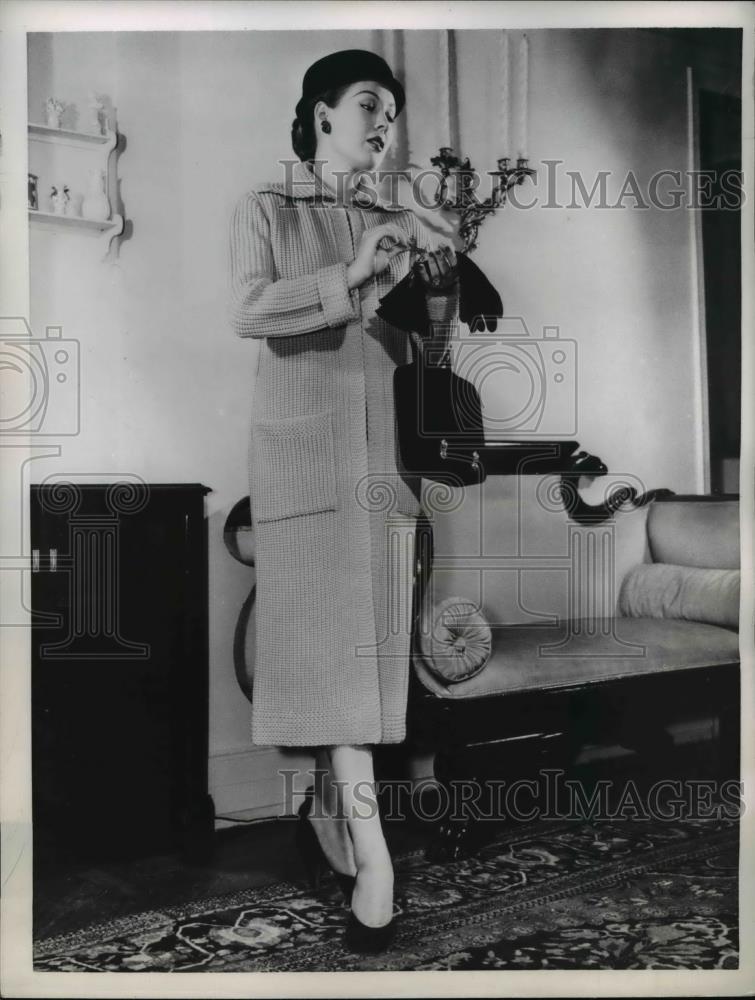 1956 Press Photo Bulky Knits Are High On Fall&#39;s Fashion Roster, Easily Cleaned. - Historic Images