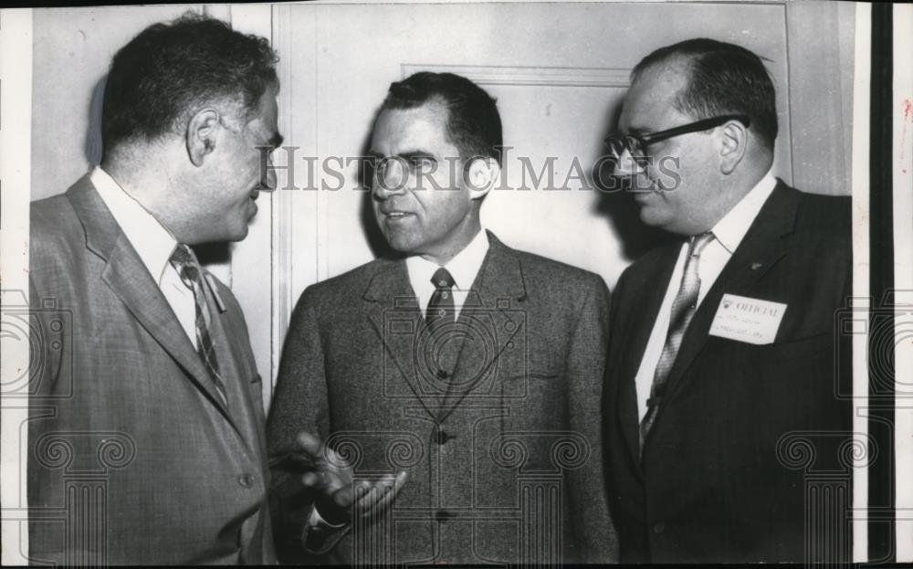 1957 Press Photo Vice President Richard Nixon(C) at Air Force Association - Historic Images