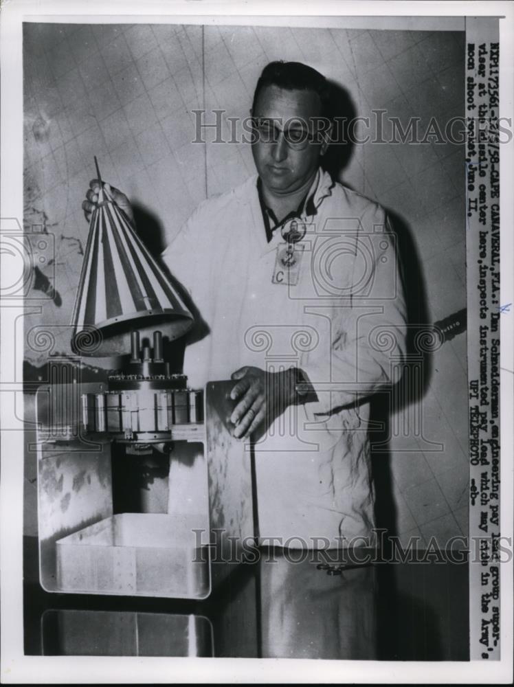 1958 Press Photo Dan Schneiderman at Cape Canaveral - Historic Images