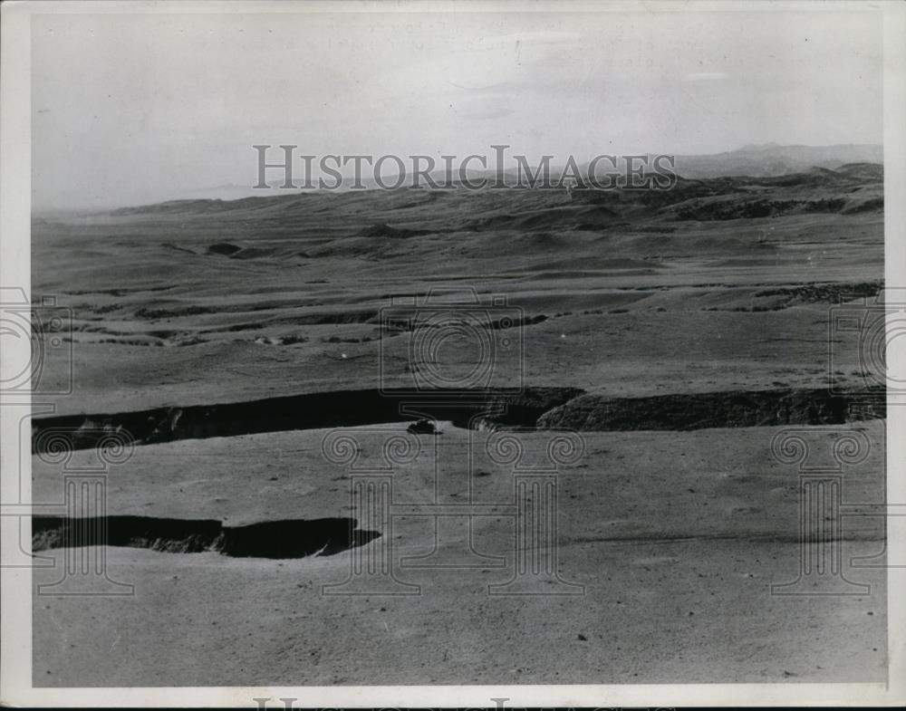 1916 Press Photo Arroyos in N Colorado where Dr FHH Roberts found relics - Historic Images