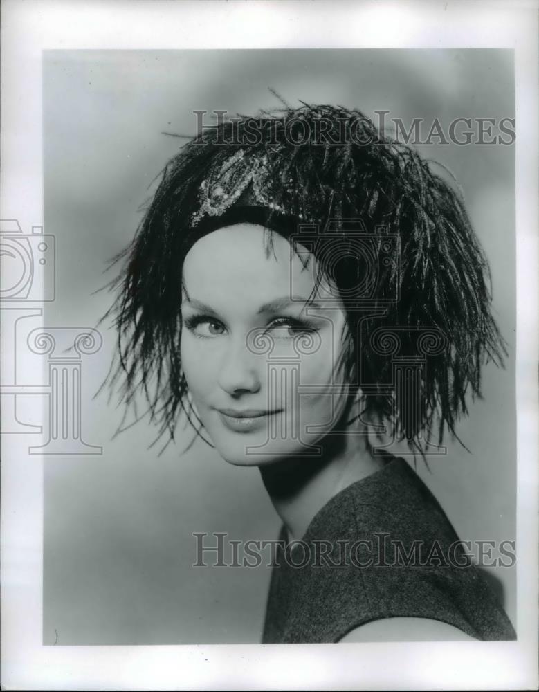 1962 Press Photo of the latest head fashion made of black ostrich feathers. - Historic Images