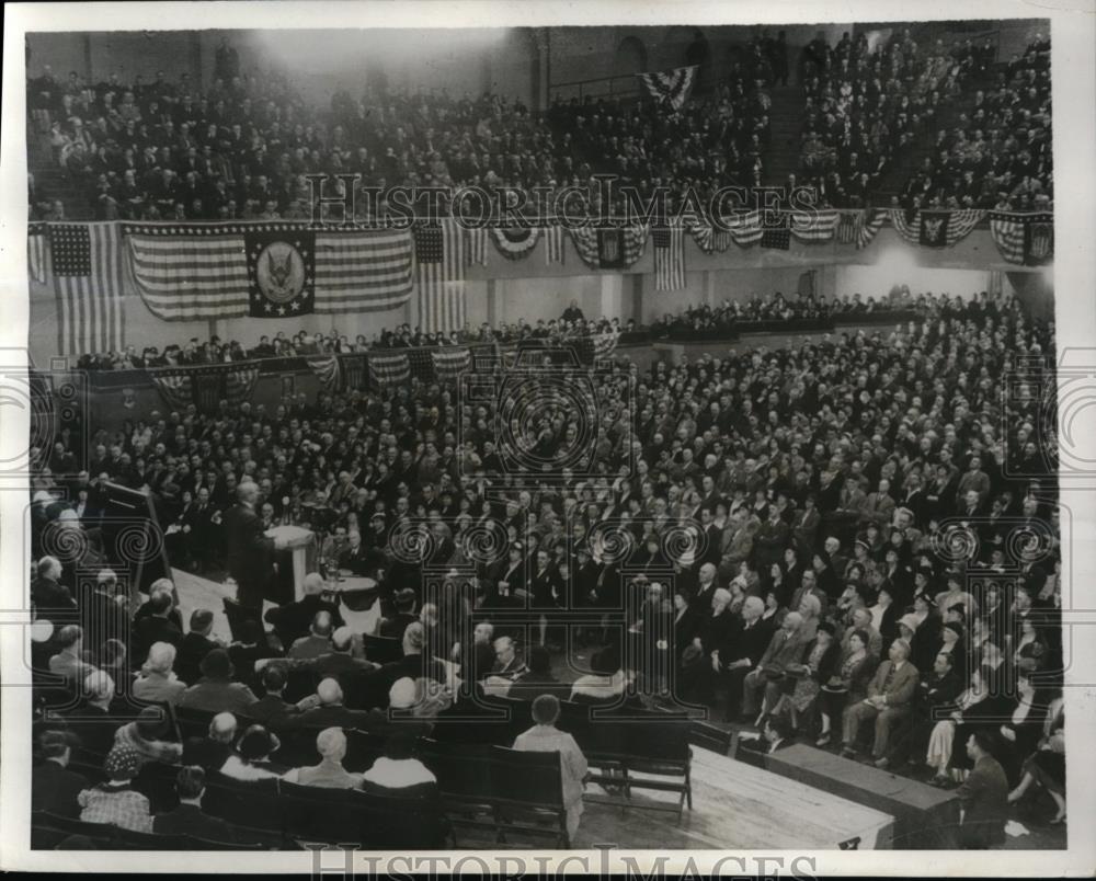 1932 Press Photo Secretary of Treasury Coden Mills in Exposition Auditorium inSF - Historic Images