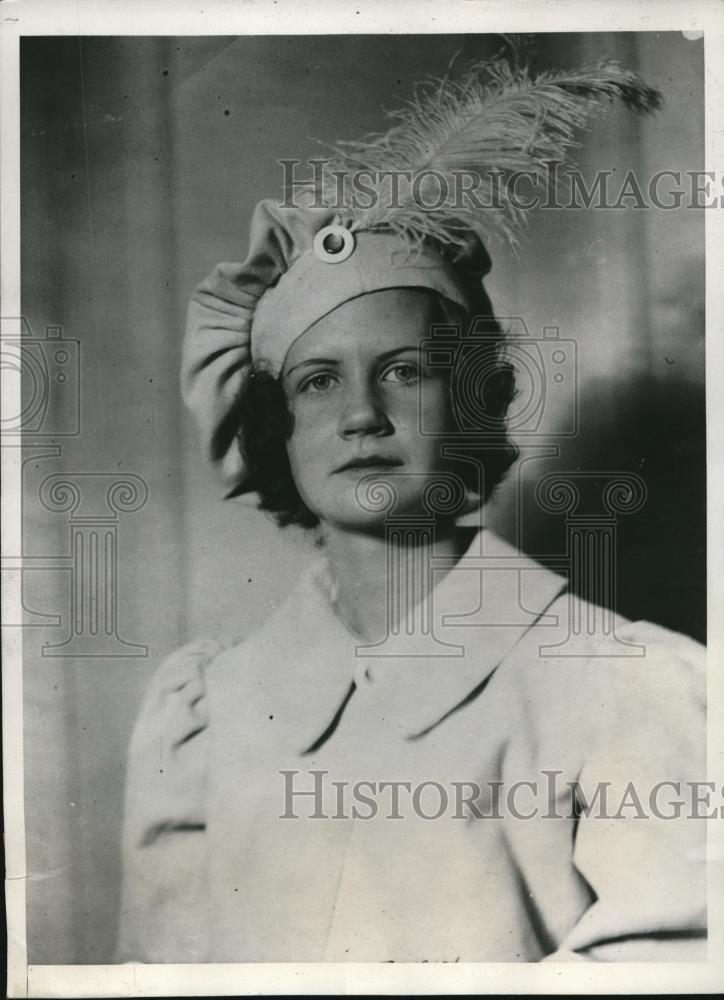 1932 Press Photo Mrs Ruth Hancock in costume for annual Charity Ball - Historic Images