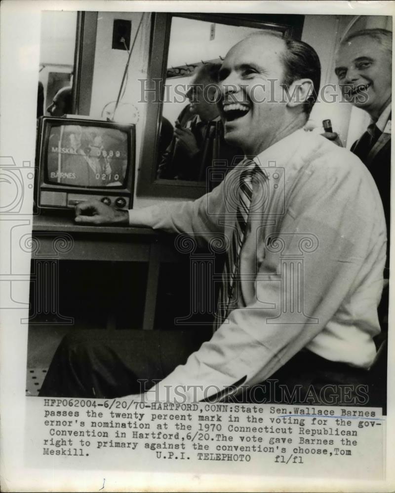 1970 Press Photo Hartford Conn. State Senator Wallace Barnes passes 20%. - Historic Images