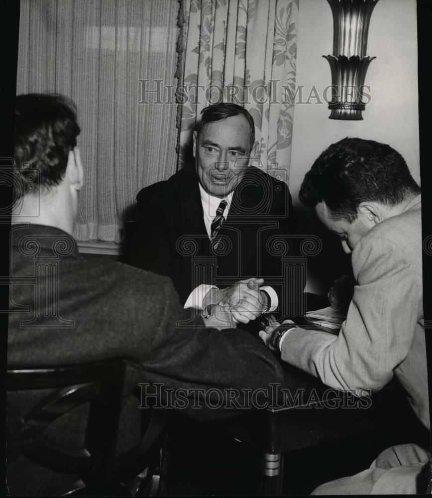 1953 Press Photo Joseph W. Martin Jr. Talks With Reporters In Lounge - Historic Images