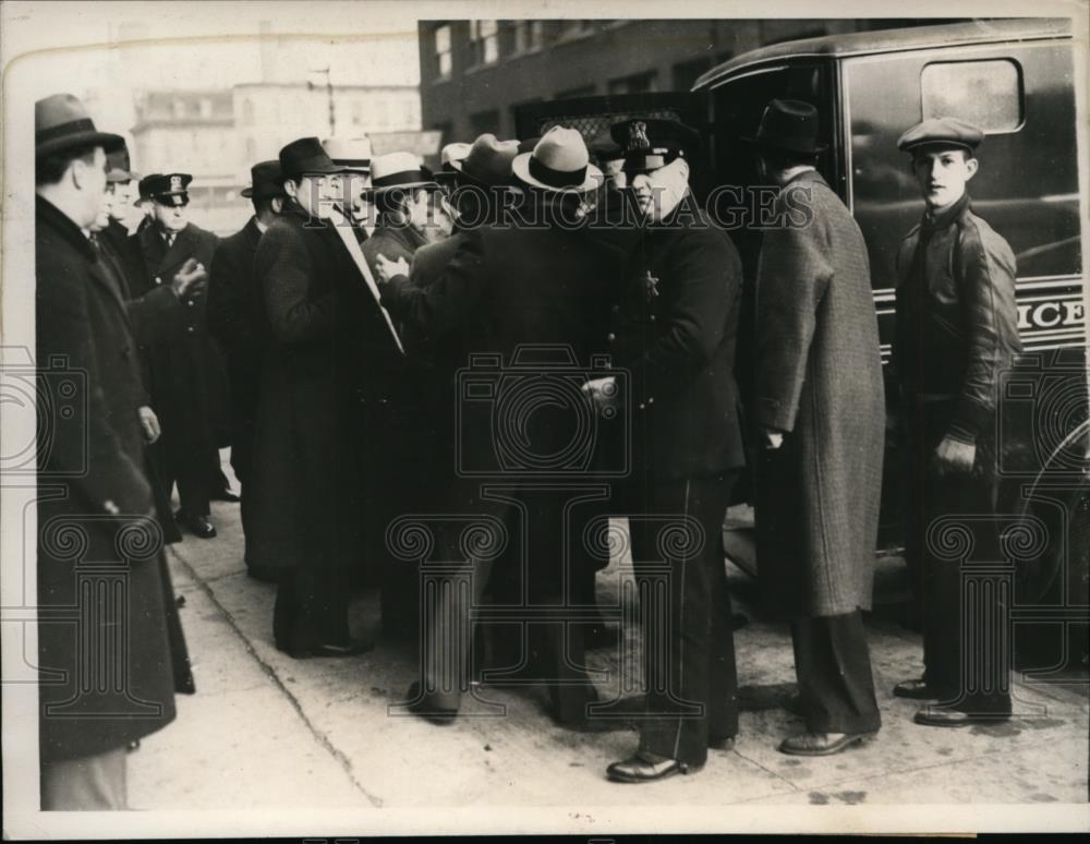 1937 Press Photo Chicago Cab Strike Violence - Historic Images