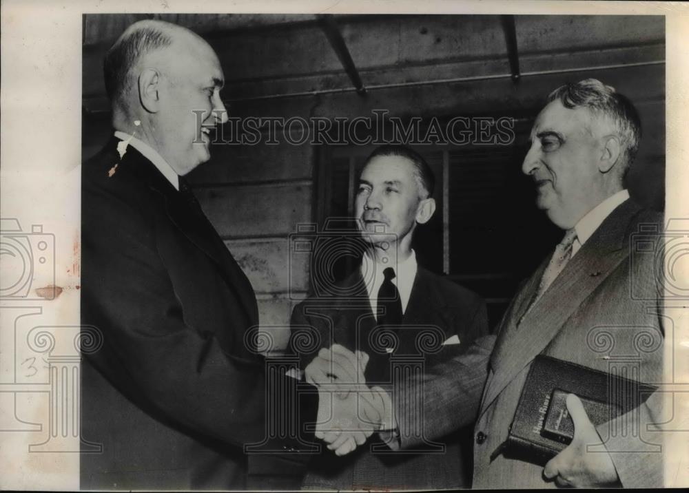 1949 Press Photo Washington Louis Johnson congratulated by Chief Justice Vinson - Historic Images