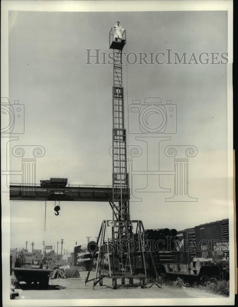 1958 Press Photo of telescopic lift for a radio telescope at the California Inst - Historic Images