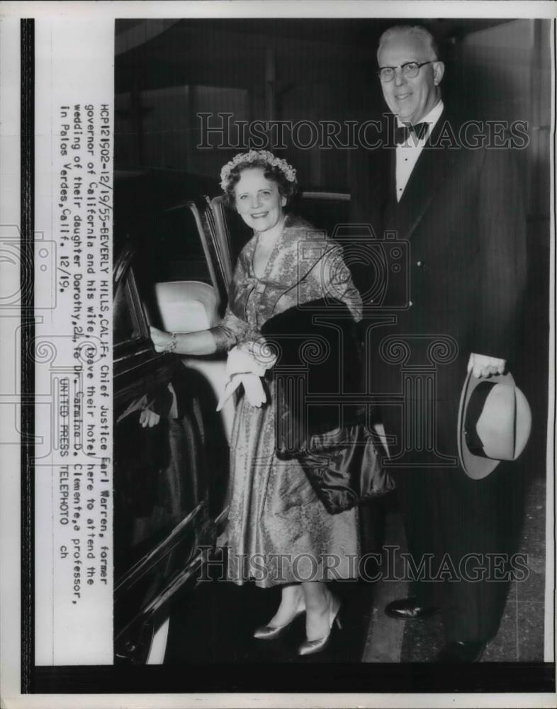 1955 Press Photo Chief Justice Earl Warren, and wife leave Hotel to attend - Historic Images