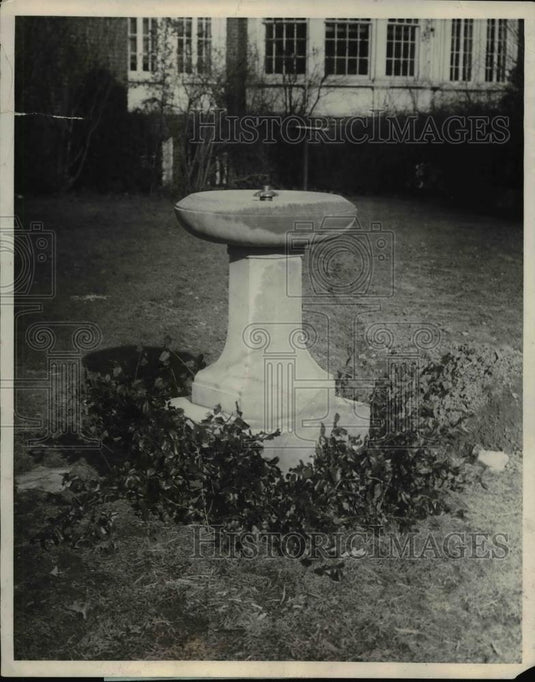 1925 Press Photo Ambassador & Mrs. Jusserand Present Bird Fountain - Historic Images