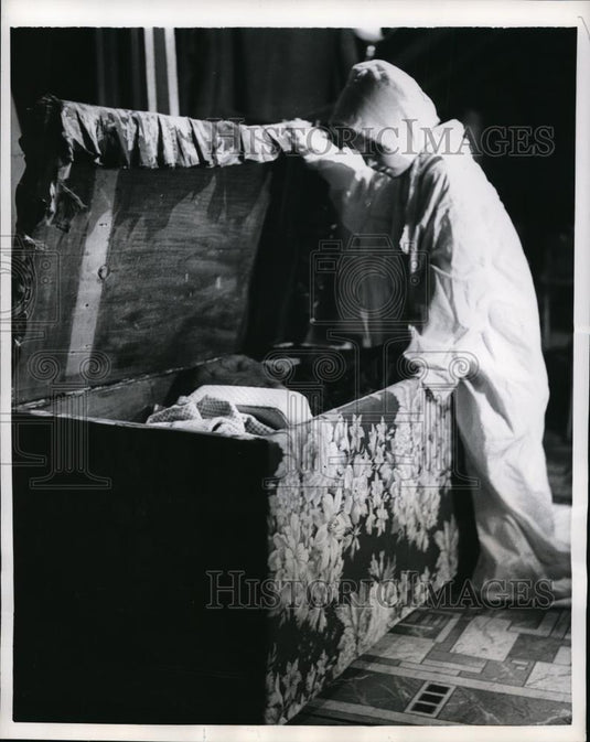 1956 Press Photo Sherry is In Grandma's Attic Getting Things Out of Trunk - Historic Images